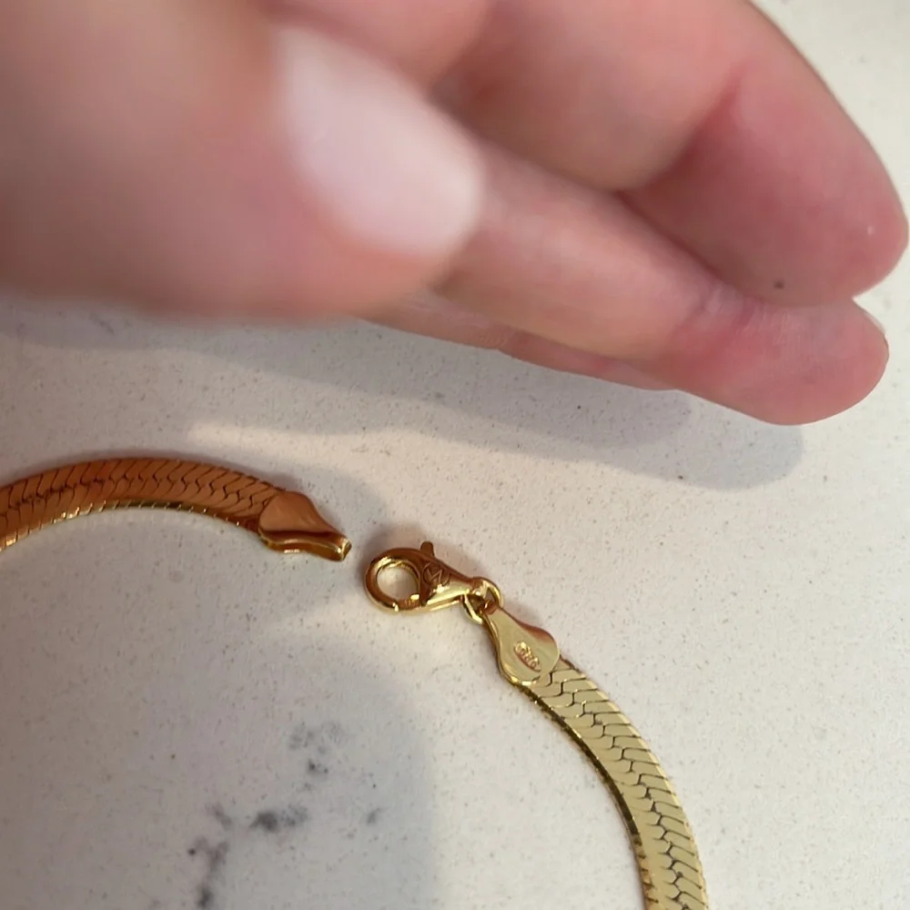 Mejuri herringbone necklace - Picture 3 of 3